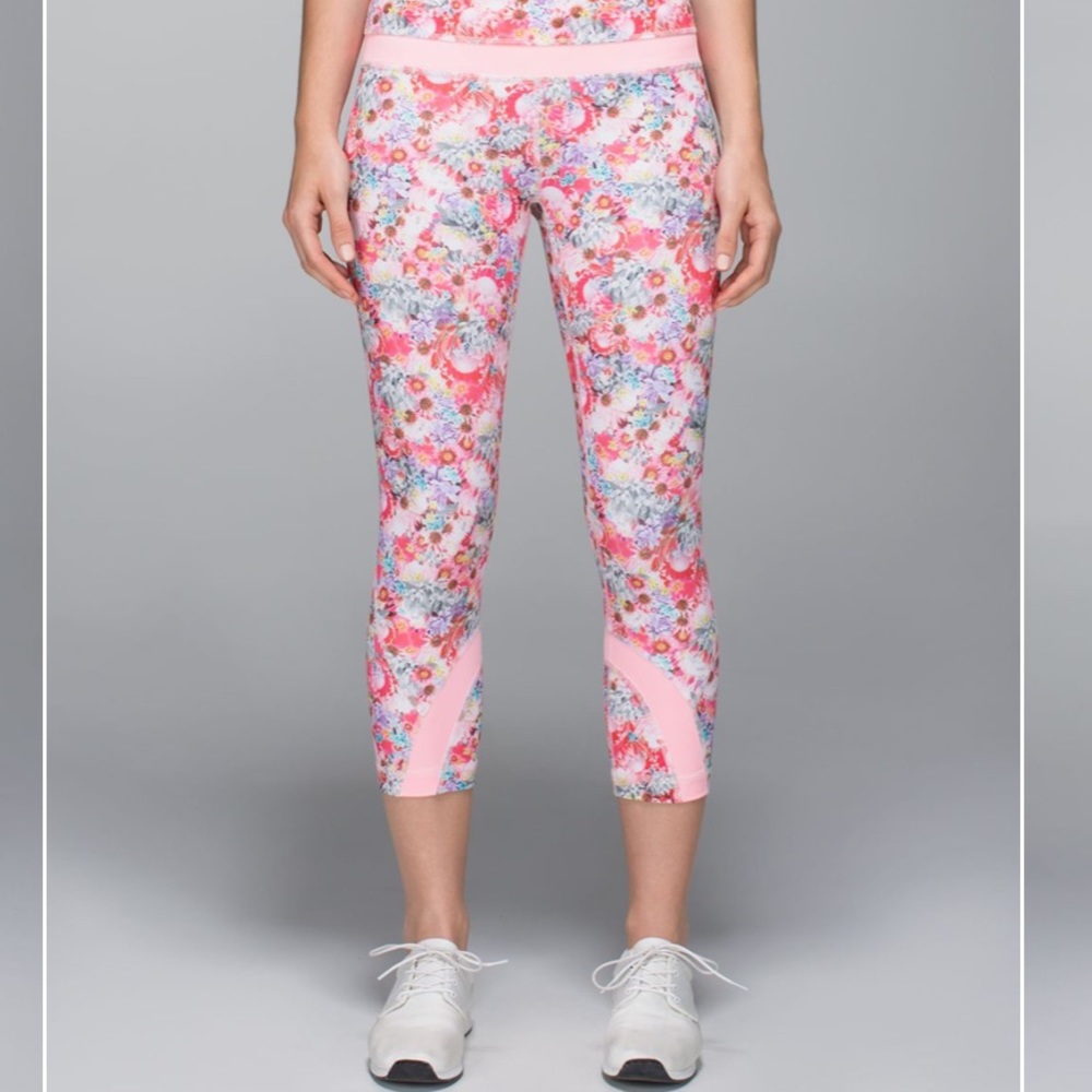 Lululemon Run Inspire Crop II Luxtreme
Flowabunga - Picture 1 of 6